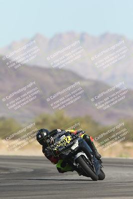 media/Oct-30-2025-Racers Edge (Thu) [[dabbdaf680]]/3-B Group/Session 2 (Turn 14)/